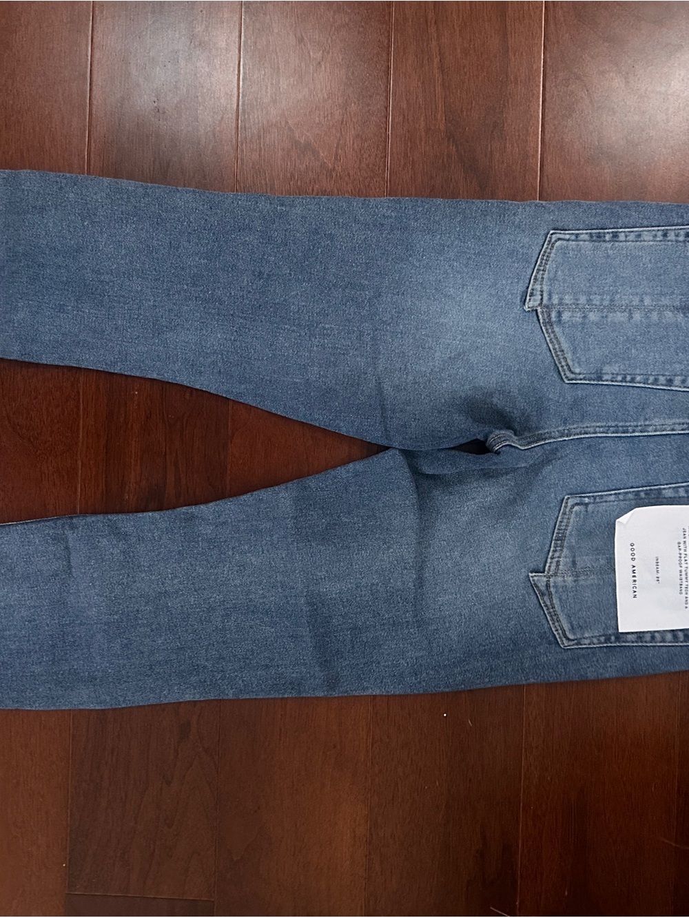Good American Skinny Jeans in Medium Blue Denim - Picture 4 of 4